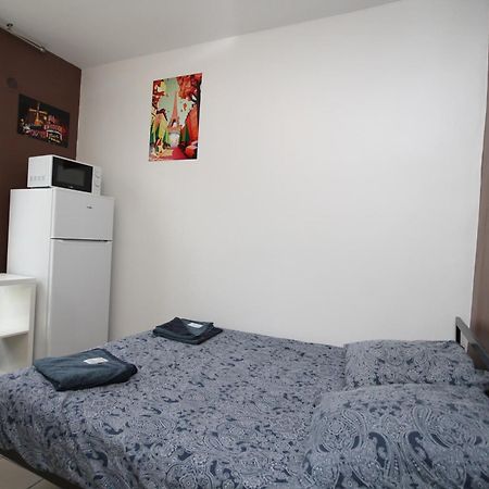 08 - Chambre Proche Paris Et Transports Avec Tv Wifi Saint-Denis  Exteriör bild