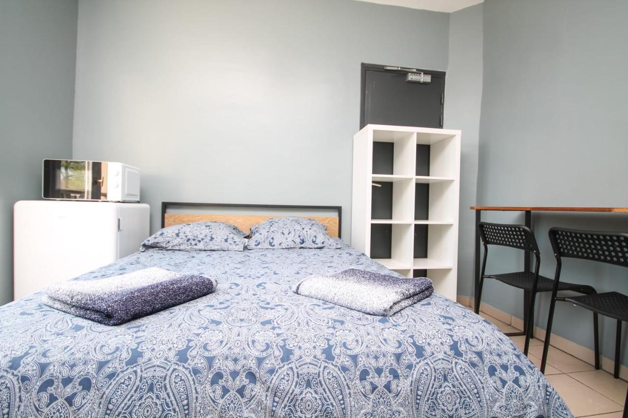 08 - Chambre Proche Paris Et Transports Avec Tv Wifi Saint-Denis  Exteriör bild