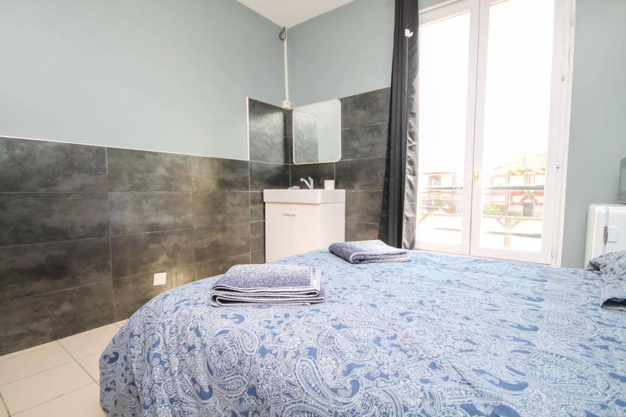 08 - Chambre Proche Paris Et Transports Avec Tv Wifi Saint-Denis  Exteriör bild